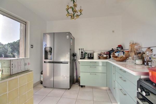 A pied des plages et magnifique vue dégagée ! Maison deux appartements LE PRADET !