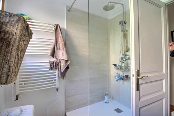 A pied des plages et magnifique vue dégagée ! Maison deux appartements LE PRADET !