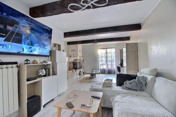 A pied des plages et magnifique vue dégagée ! Maison deux appartements LE PRADET !