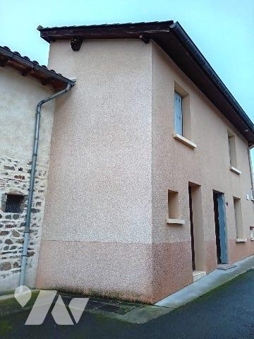 Une maison de bourg avec petite cour attenante et terrain non attenant sur LEIGNEUX