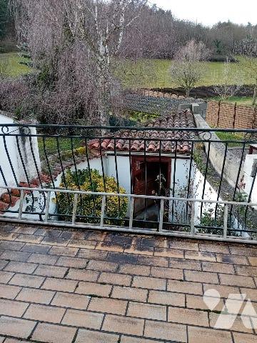Une maison de bourg avec petite cour attenante et terrain non attenant sur LEIGNEUX