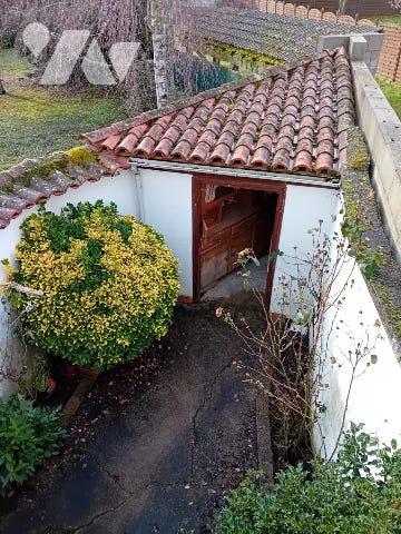 Une maison de bourg avec petite cour attenante et terrain non attenant sur LEIGNEUX