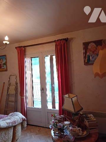 Une maison de bourg avec petite cour attenante et terrain non attenant sur LEIGNEUX