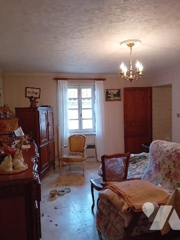 Une maison de bourg avec petite cour attenante et terrain non attenant sur LEIGNEUX