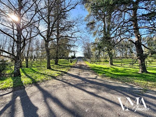 Domaine d’exception de 35 hectares avec étang – Propriété de caractère de 500 m² – Dombes La Dombes comme vous l'avez toujours rêvée… Détails des diagnostics énergétiques