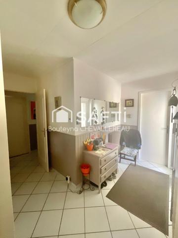 Maison avec 4 chambres, jardin, piscine et garage