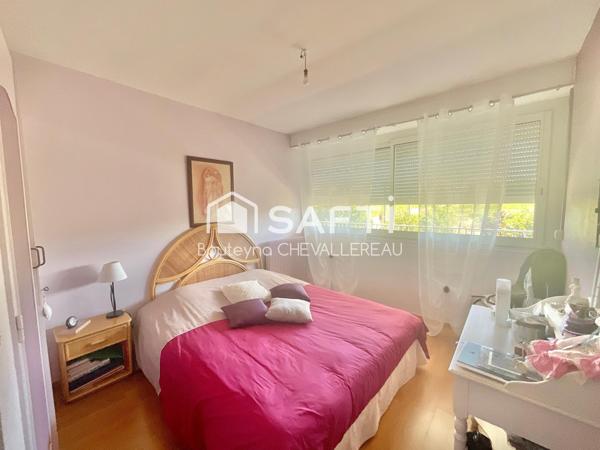 Maison avec 4 chambres, jardin, piscine et garage