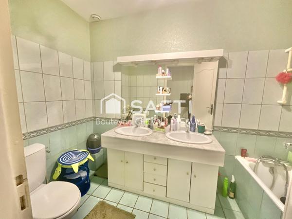 Maison avec 4 chambres, jardin, piscine et garage