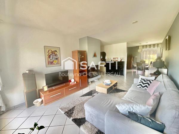 Maison avec 4 chambres, jardin, piscine et garage