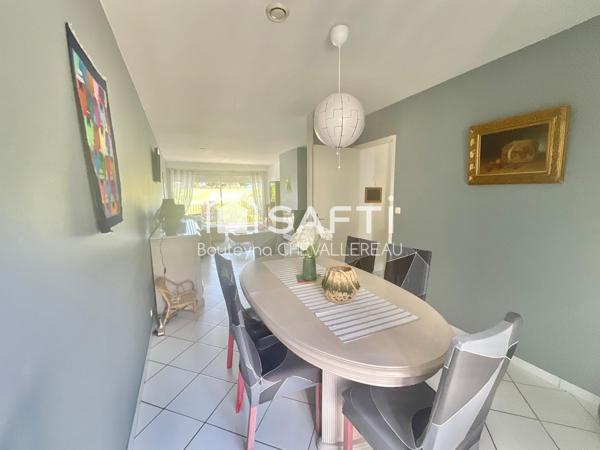Maison avec 4 chambres, jardin, piscine et garage