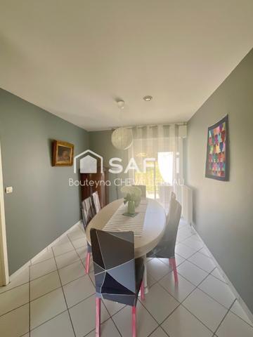 Maison avec 4 chambres, jardin, piscine et garage