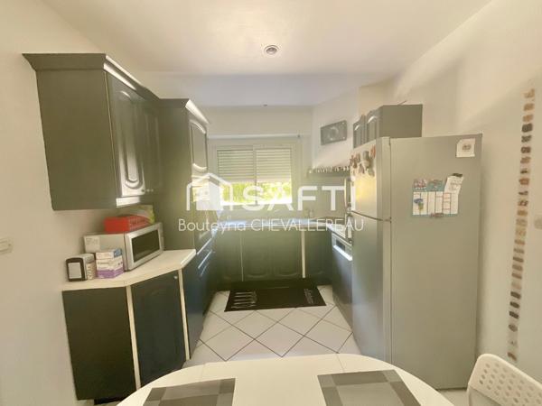 Maison avec 4 chambres, jardin, piscine et garage