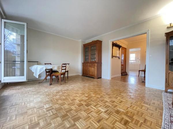 Versailles (78000) APPARTEMENT de 75m2 avec VUE sur la FORET et ACCES DIRECT - AU CALME - PROCHE TOUTES COMMODITES - BELLE PIECE
