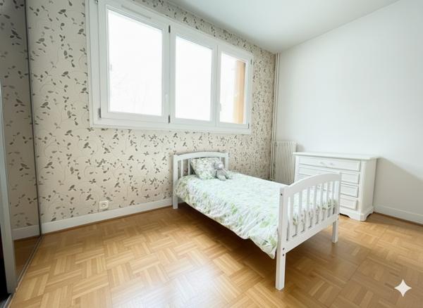 Versailles (78000) APPARTEMENT de 75m2 avec VUE sur la FORET et ACCES DIRECT - AU CALME - PROCHE TOUTES COMMODITES - BELLE PIECE