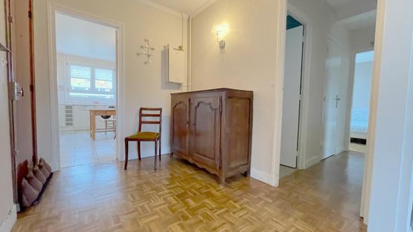 Versailles (78000) APPARTEMENT de 75m2 avec VUE sur la FORET et ACCES DIRECT - AU CALME - PROCHE TOUTES COMMODITES - BELLE PIECE