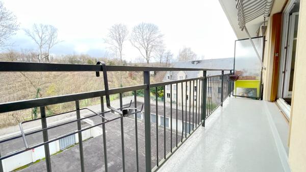 Versailles (78000) APPARTEMENT de 75m2 avec VUE sur la FORET et ACCES DIRECT - AU CALME - PROCHE TOUTES COMMODITES - BELLE PIECE