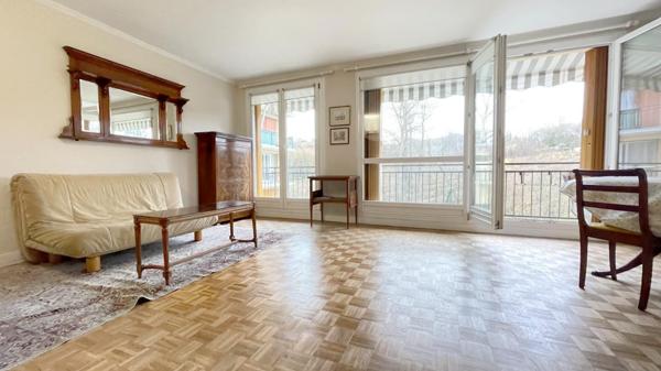 Versailles (78000) APPARTEMENT de 75m2 avec VUE sur la FORET et ACCES DIRECT - AU CALME - PROCHE TOUTES COMMODITES - BELLE PIECE