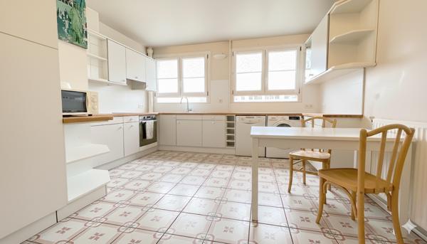 Versailles (78000) APPARTEMENT de 75m2 avec VUE sur la FORET et ACCES DIRECT - AU CALME - PROCHE TOUTES COMMODITES - BELLE PIECE