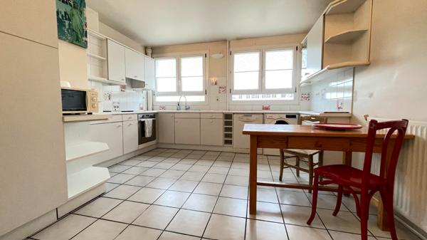 Versailles (78000) APPARTEMENT de 75m2 avec VUE sur la FORET et ACCES DIRECT - AU CALME - PROCHE TOUTES COMMODITES - BELLE PIECE