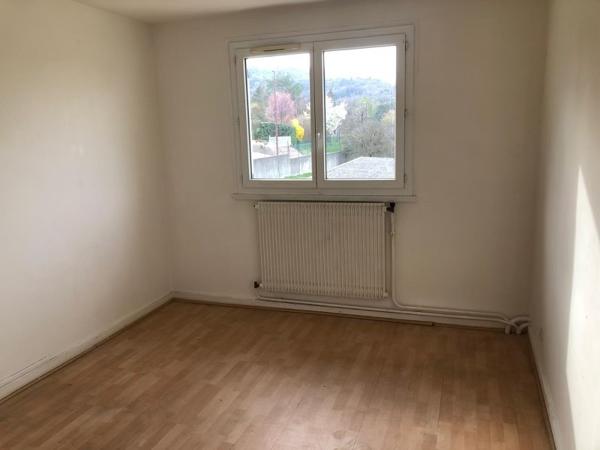 AMBERIEU EN BUGEY - Appartement T4 de 80 m² au 1er étage (sans ascenseur) avec buanderie, loggia et garage Ambérieu-en-Bugey (01500)