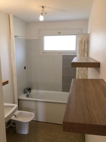 AMBERIEU EN BUGEY - Appartement T4 de 80 m² au 1er étage (sans ascenseur) avec buanderie, loggia et garage Ambérieu-en-Bugey (01500)