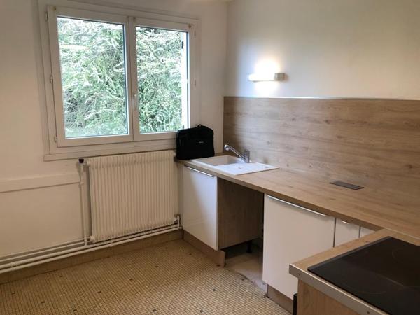 AMBERIEU EN BUGEY - Appartement T4 de 80 m² au 1er étage (sans ascenseur) avec buanderie, loggia et garage Ambérieu-en-Bugey (01500)