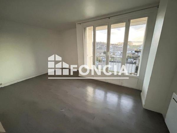 Location Studio 24.6 m² - 29 RUE DE LA PAPETERIE Ballancourt Sur Essonne 91610