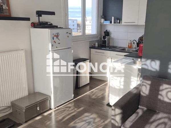 Location Studio 24.6 m² - 29 RUE DE LA PAPETERIE Ballancourt Sur Essonne 91610