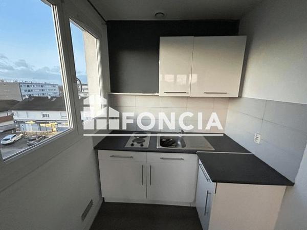 Location Studio 24.6 m² - 29 RUE DE LA PAPETERIE Ballancourt Sur Essonne 91610