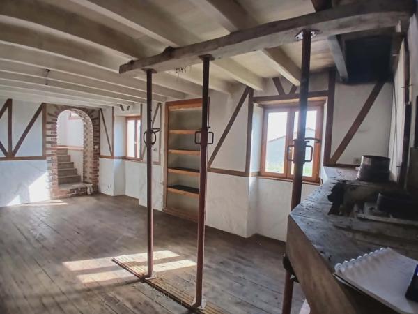 Maison de charme avec dépendances sur 1 391 m² de terrain – Paslière