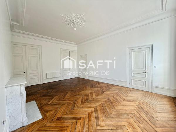 Appartement de caractère (F4) face aux Remparts