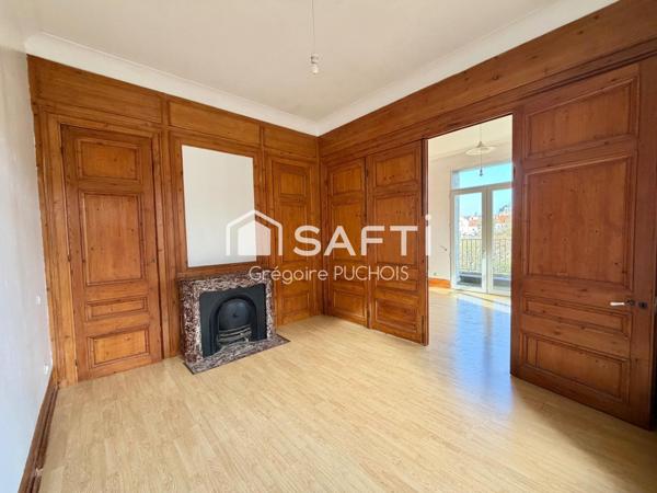 Appartement de caractère (F4) face aux Remparts