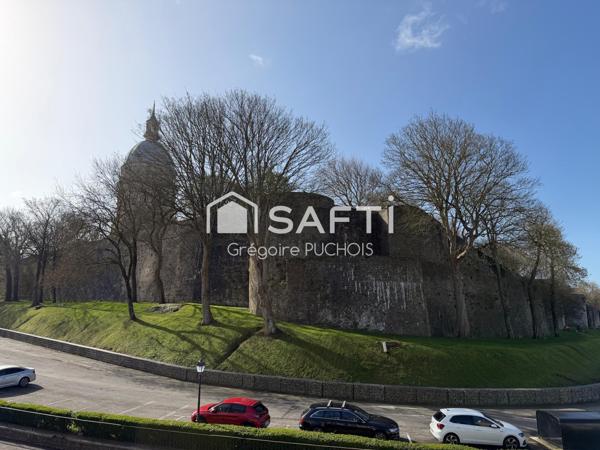 Appartement de caractère (F4) face aux Remparts