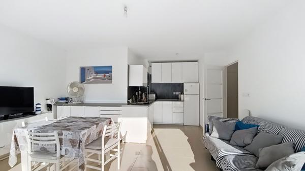 PORT FREJUS T2 DERNIER ETAGE GRANDE TERRASSE GARAGE