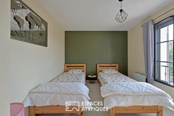 Bastide contemporaine avec piscine et vue