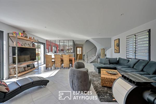 Bastide contemporaine avec piscine et vue
