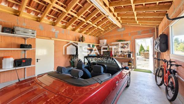 Maison familiale de plain-pied – 130 m² – 4 chambres – Terrain 705 m² – Garage indépendant