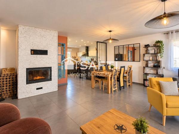 Maison familiale de plain-pied – 130 m² – 4 chambres – Terrain 705 m² – Garage indépendant