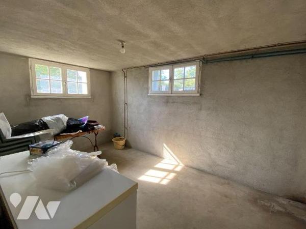 LAFEUILLADE EN VEZIE, sur terrain de 1068 m², maison d'habitation individuelle comprenant s/sol...