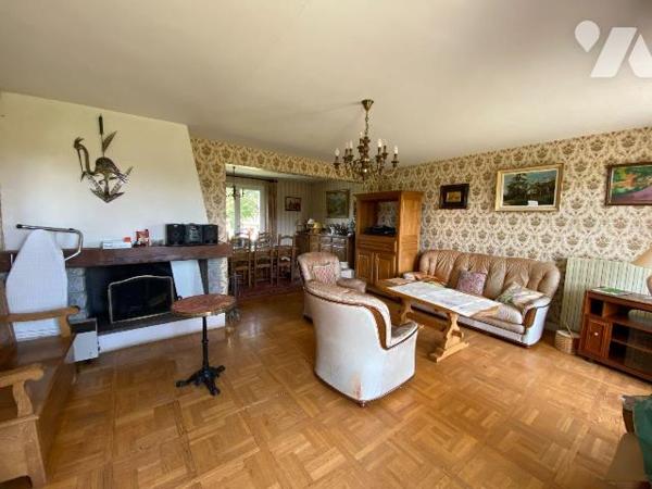 LAFEUILLADE EN VEZIE, sur terrain de 1068 m², maison d'habitation individuelle comprenant s/sol...