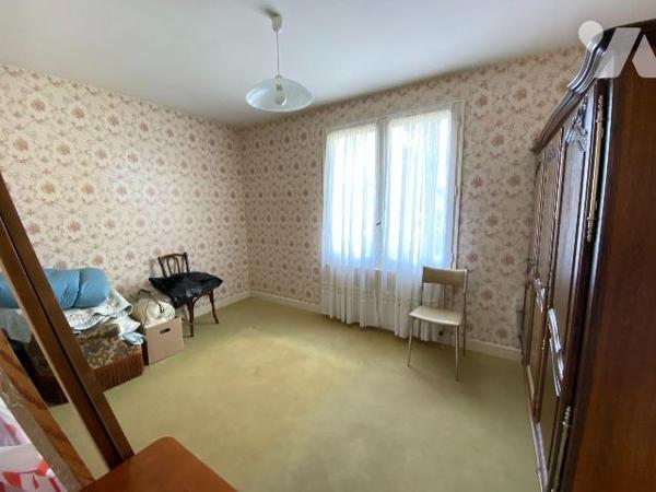 LAFEUILLADE EN VEZIE, sur terrain de 1068 m², maison d'habitation individuelle comprenant s/sol...