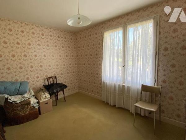 LAFEUILLADE EN VEZIE, sur terrain de 1068 m², maison d'habitation individuelle comprenant s/sol...