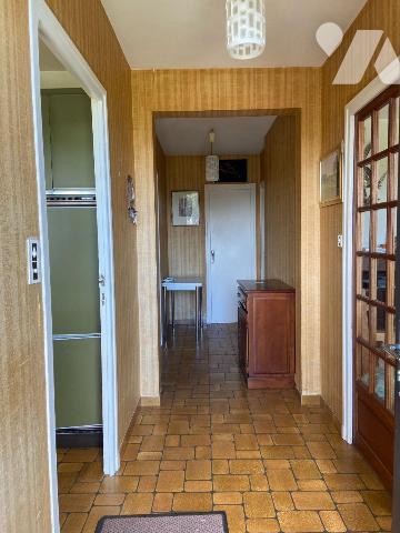 LAFEUILLADE EN VEZIE, sur terrain de 1068 m², maison d'habitation individuelle comprenant s/sol...