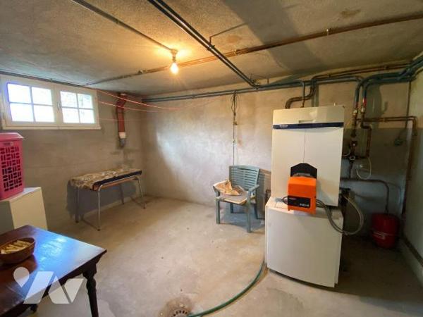 LAFEUILLADE EN VEZIE, sur terrain de 1068 m², maison d'habitation individuelle comprenant s/sol...