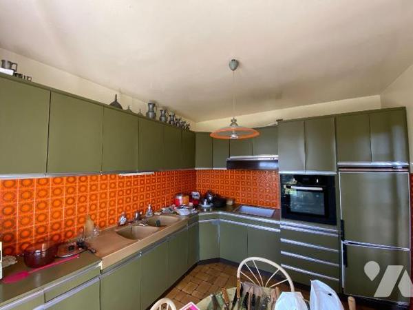 LAFEUILLADE EN VEZIE, sur terrain de 1068 m², maison d'habitation individuelle comprenant s/sol...