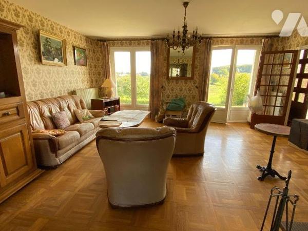 LAFEUILLADE EN VEZIE, sur terrain de 1068 m², maison d'habitation individuelle comprenant s/sol...