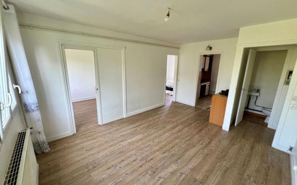 Appartement à vendre    3 pièces • 46,29 m2 Le Blanc-Mesnil