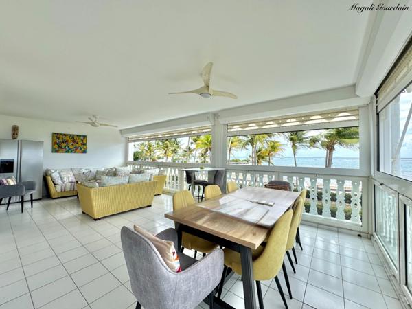 A VENDRE – APPARTEMENT T3 D'EXCEPTION EN BORD DE MER - SAINT FRANCOIS