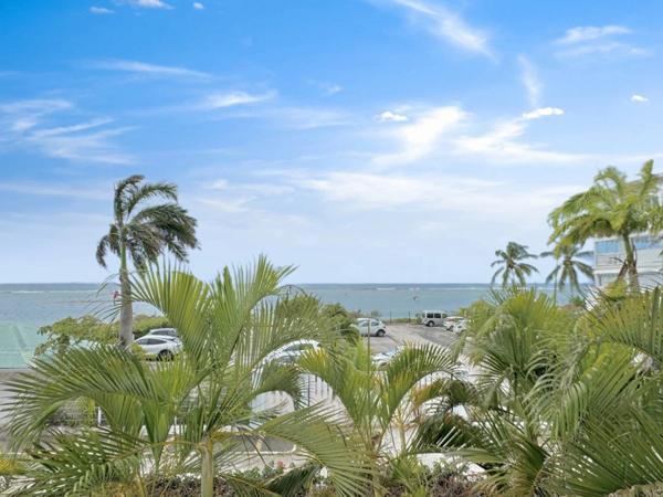 A VENDRE – APPARTEMENT T3 D'EXCEPTION EN BORD DE MER - SAINT FRANCOIS