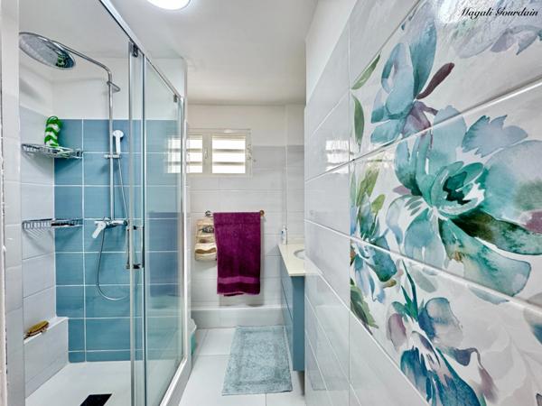 A VENDRE – APPARTEMENT T3 D'EXCEPTION EN BORD DE MER - SAINT FRANCOIS